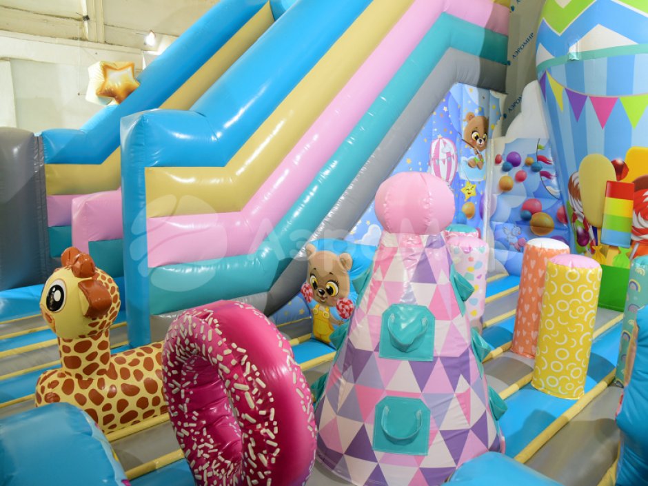 Надувной батут Путешествие — площадь около 75 м²