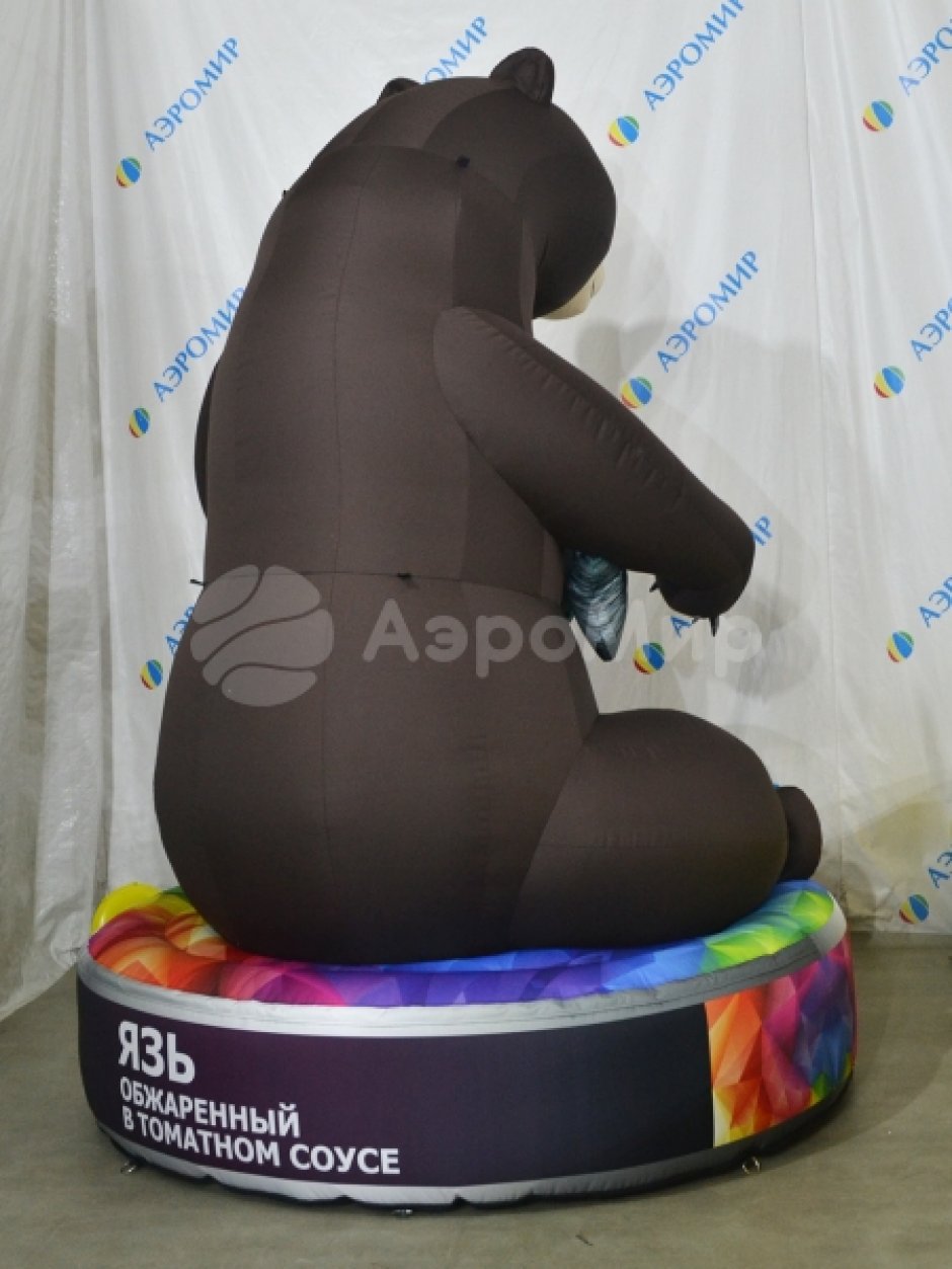Медведь с рыбой — надувная фигура для промо и праздников