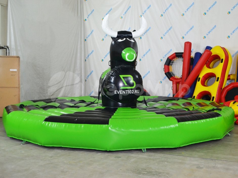 Родео на быке — популярная вариация аттракциона Бешеный бык