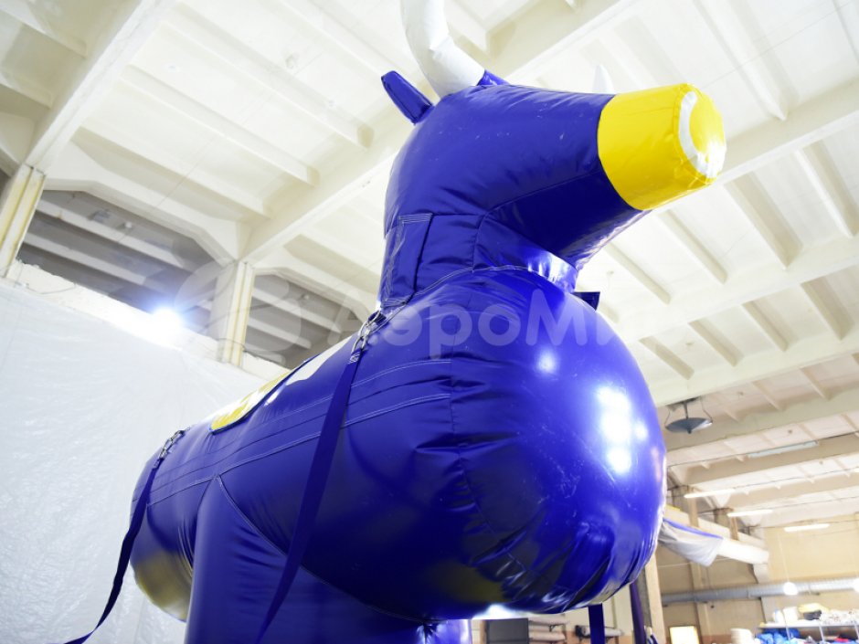 Родео на быке — популярная вариация аттракциона Бешеный бык