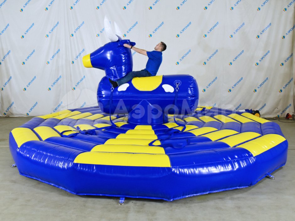 Родео на быке — популярная вариация аттракциона Бешеный бык