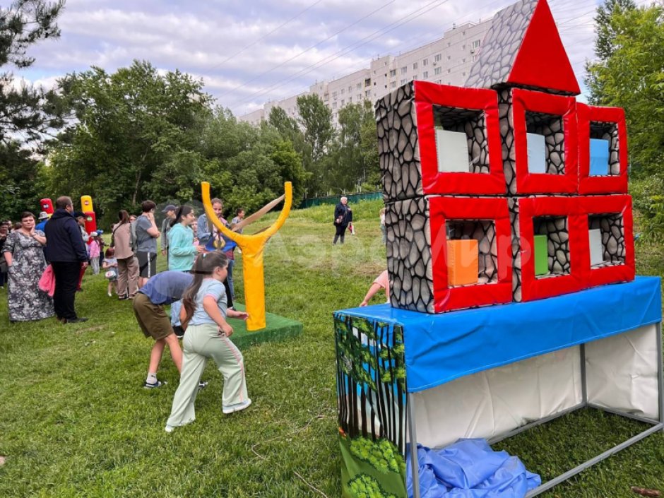 Гигантская Рогатка — большой командный аттракцион на меткость и ловкость