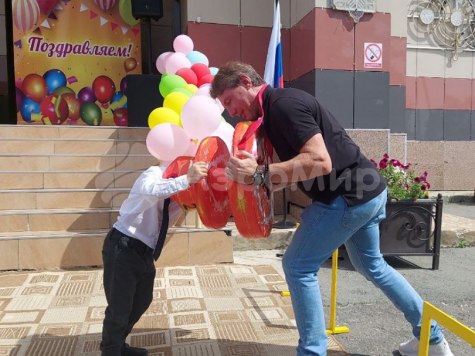 Гигантская розетка — командный аттракцион на двоих участников