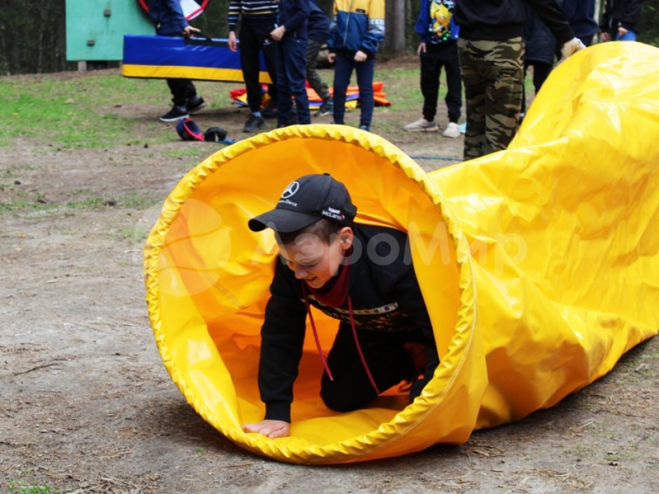 Туннель-рукав - простое и яркое оборудование для командных игр