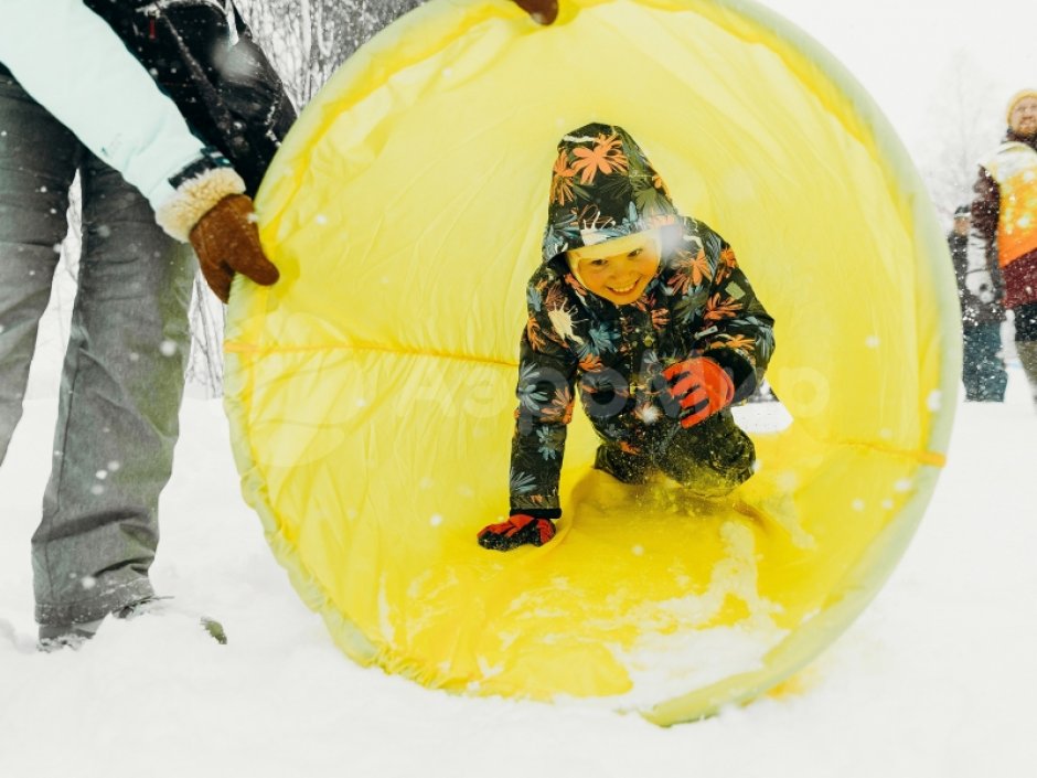 Туннель-рукав - простое и яркое оборудование для командных игр