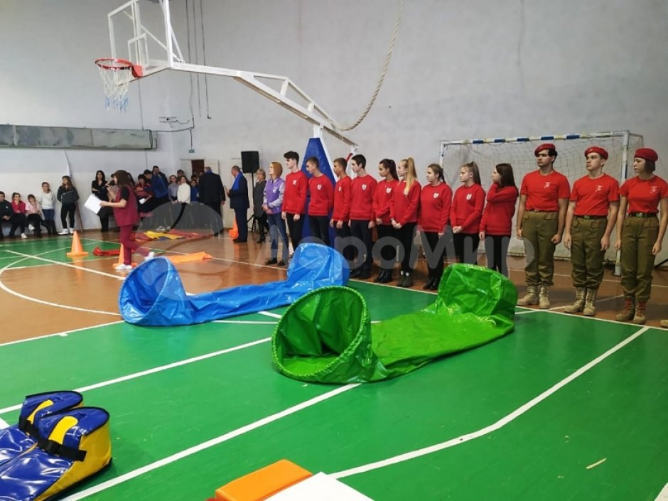 Туннель-рукав - простое и яркое оборудование для командных игр