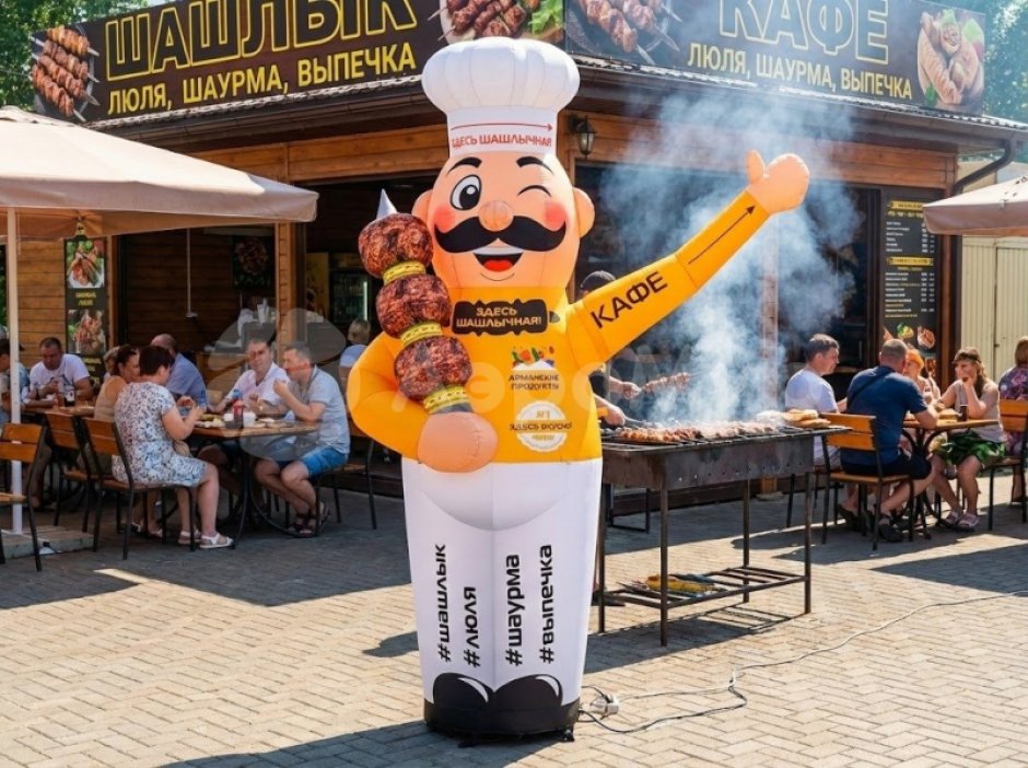 Фигура повара с машущей рукой