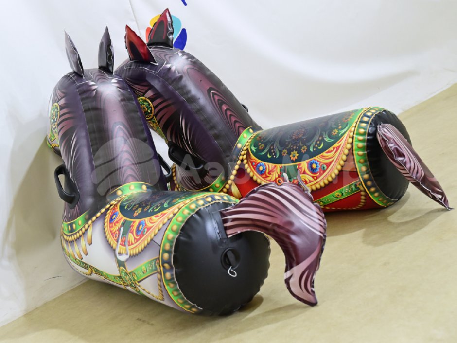 Лошадиные скачки — командный игровой реквизит для забегов и эстафет