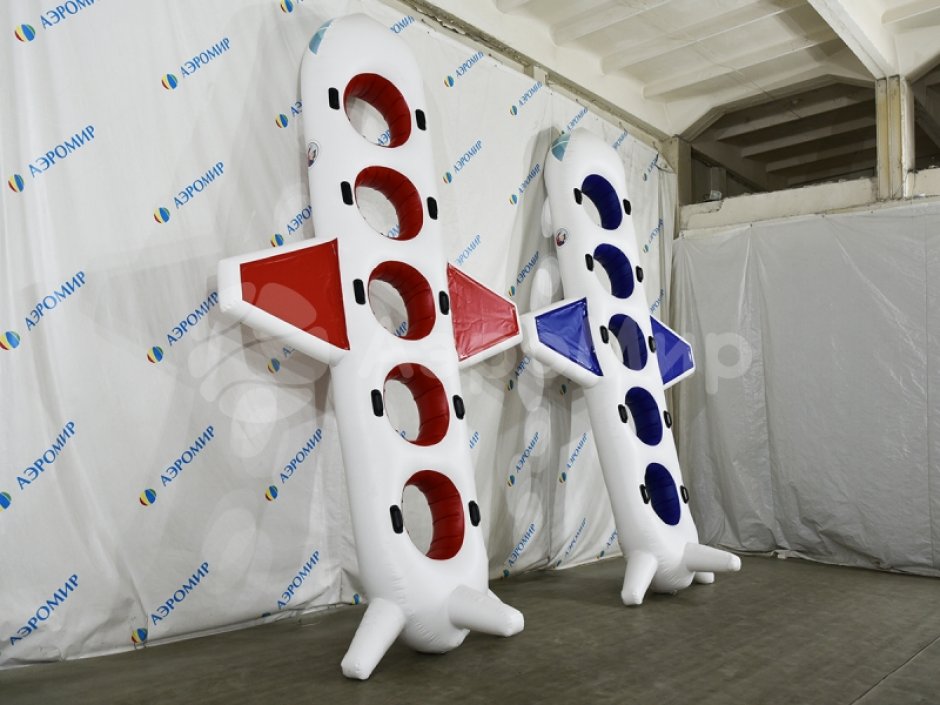 Самолет — игровое оборудование на силу и ловкость