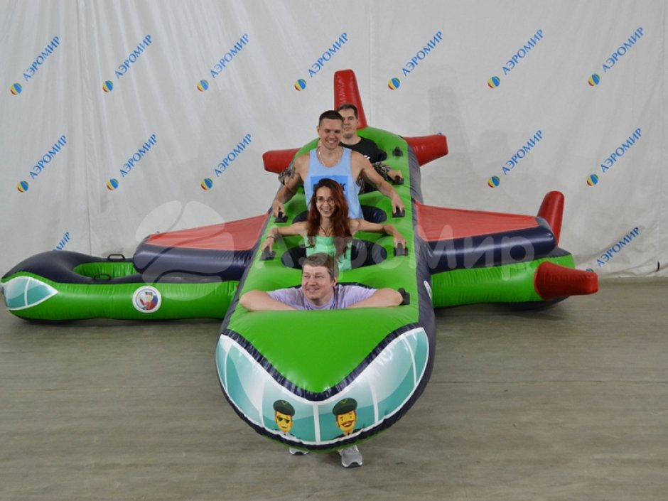 Самолет — игровое оборудование на силу и ловкость