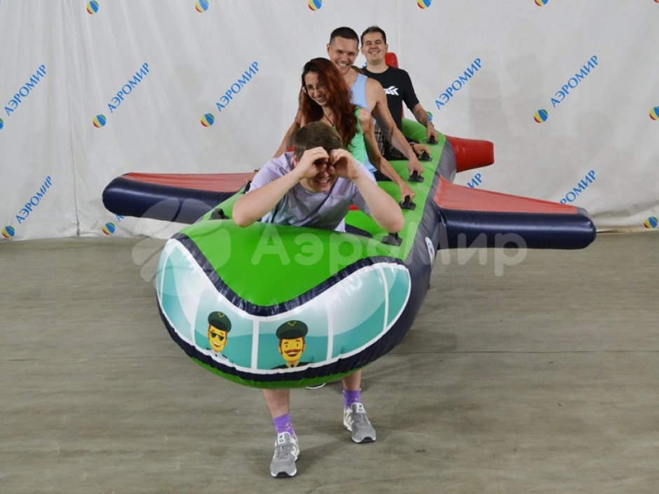 Самолет — игровое оборудование на силу и ловкость