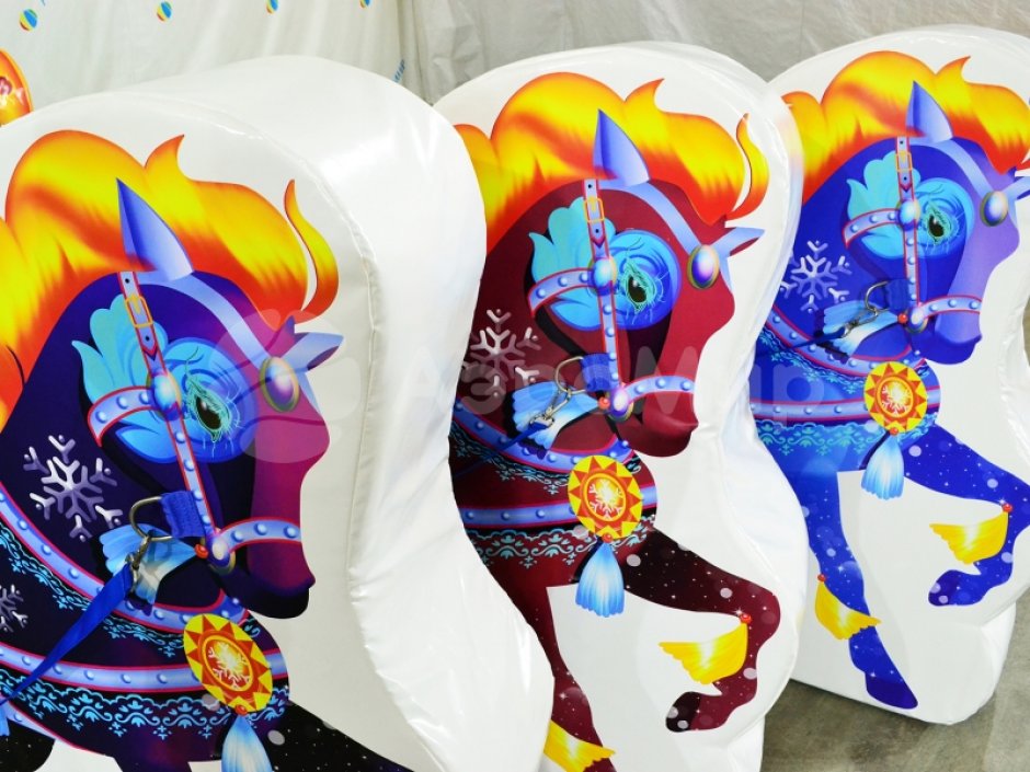 Новогодняя фотозона — Сани с тройкой