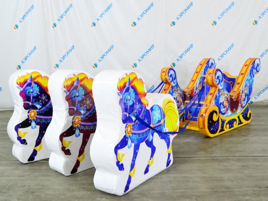 Новогодняя фотозона — Сани с тройкой