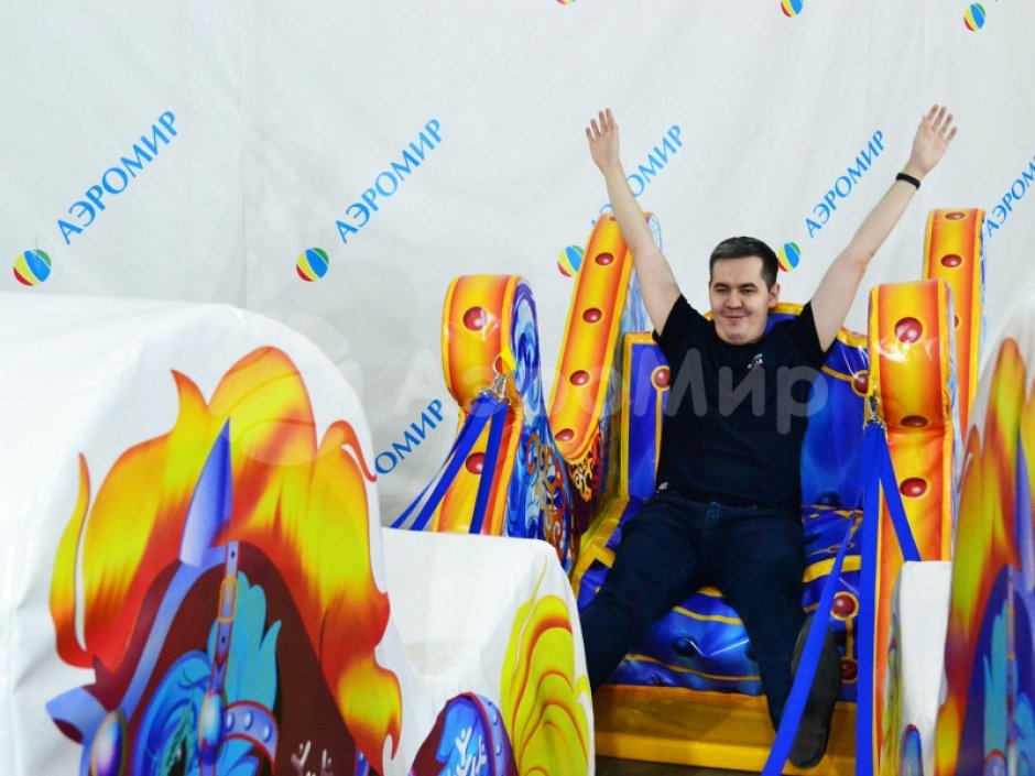 Новогодняя фотозона — Сани с тройкой