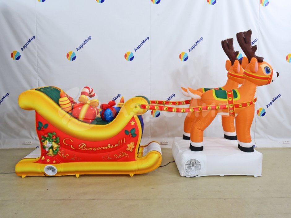 Надувные сани с оленями — праздничная фотозоны и декор