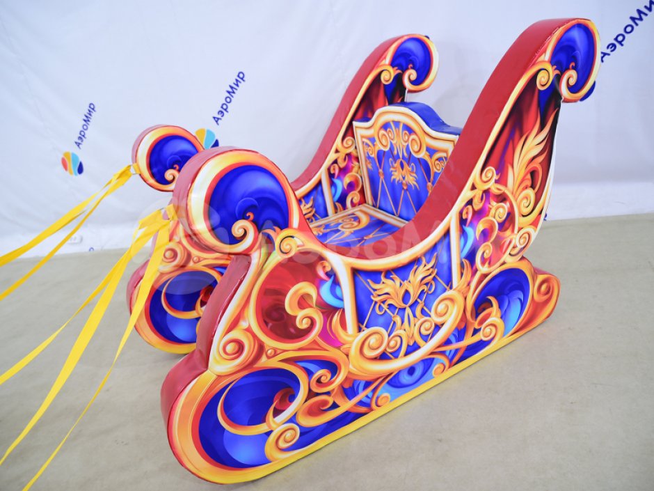 Фотозона «Сани с лошадками» — яркая композиция из саней и тройки