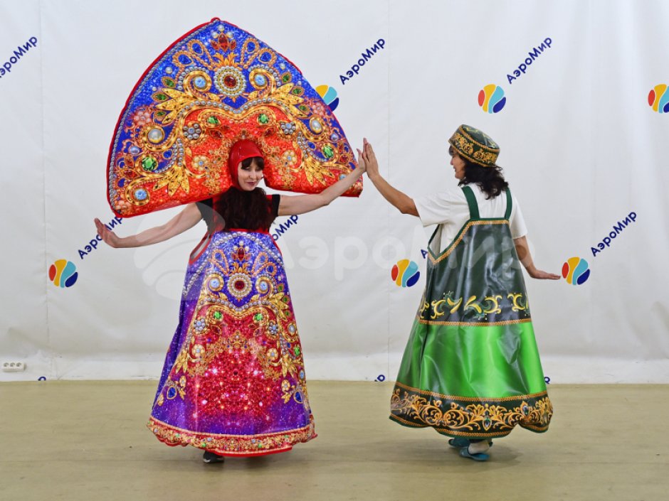 Мега кокошник