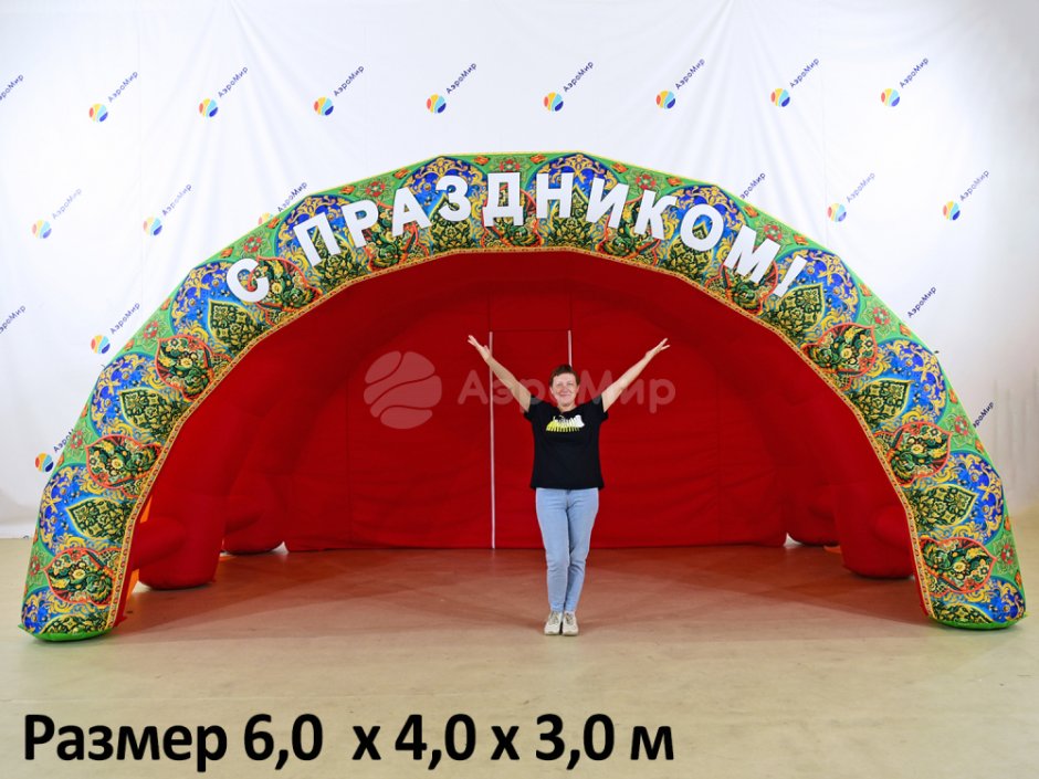 Сцена с традиционным национальным узором