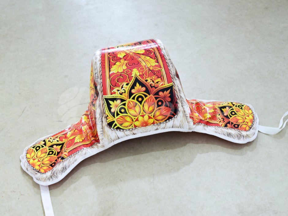 Гигантская шапка — реквизит для праздника и игр