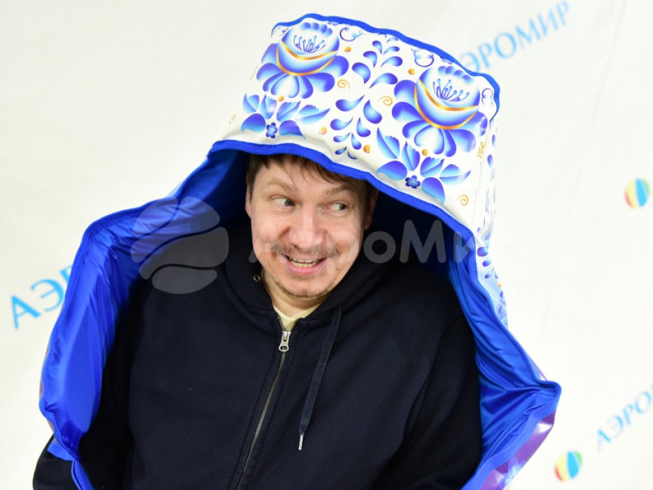 Гигантская шапка — реквизит для праздника и игр