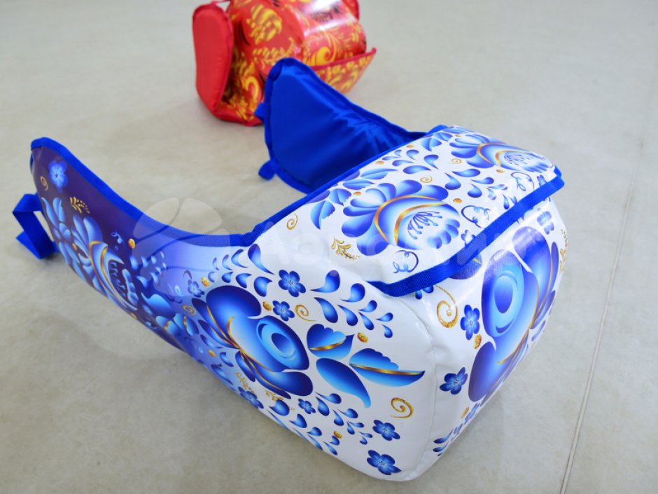 Гигантская шапка — реквизит для праздника и игр