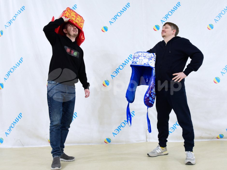 Гигантская шапка — реквизит для праздника и игр