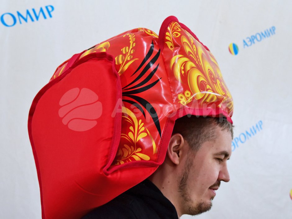 Гигантская шапка — реквизит для праздника и игр