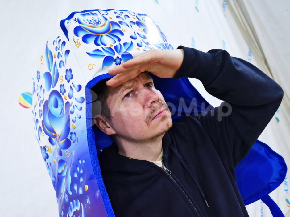 Гигантская шапка — реквизит для праздника и игр