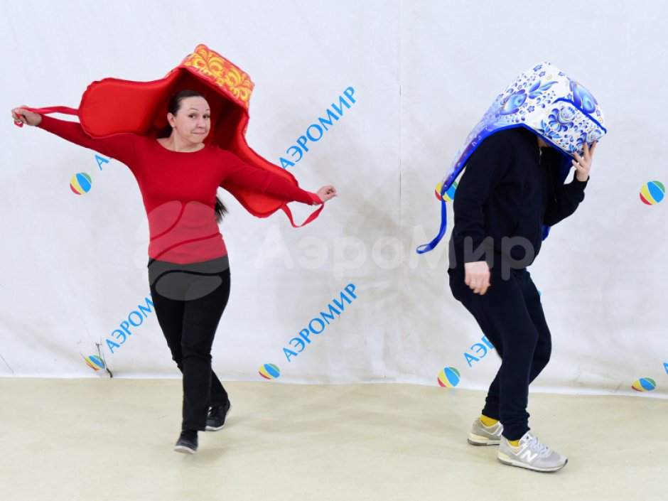 Гигантская шапка — реквизит для праздника и игр