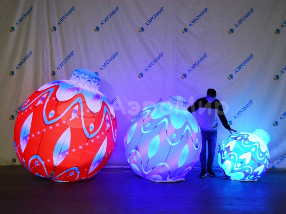 Надувные ёлочные шары с подсветкой