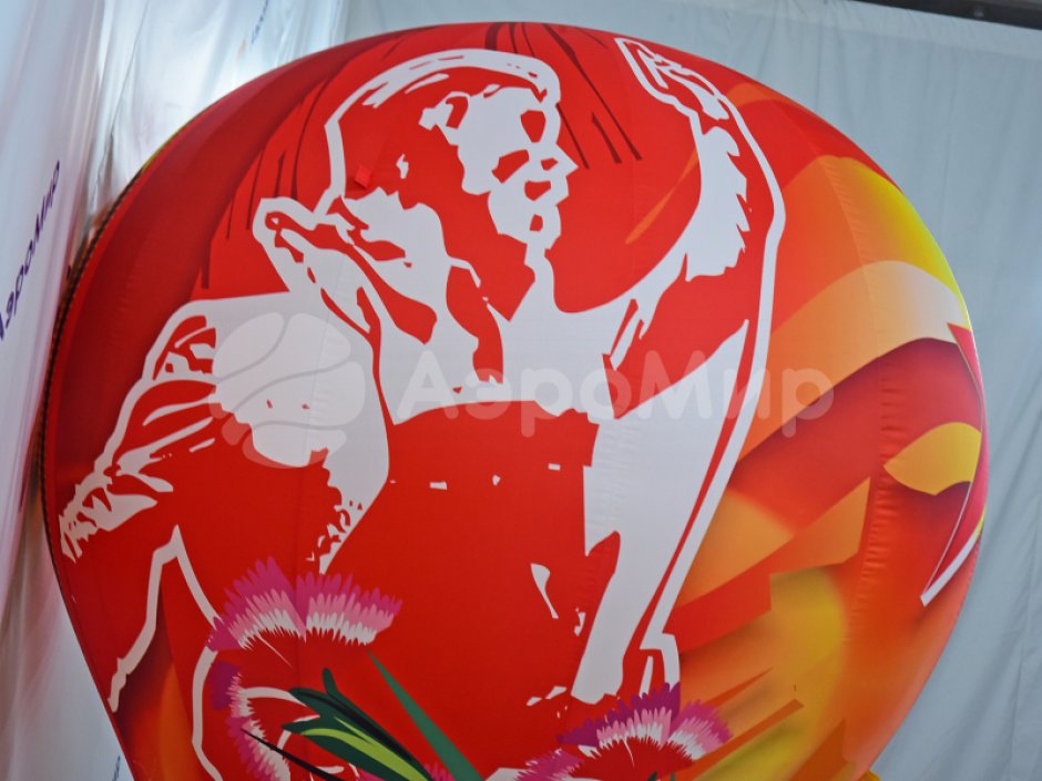Надувной рекламный шар ламповидной формы с логотипом
