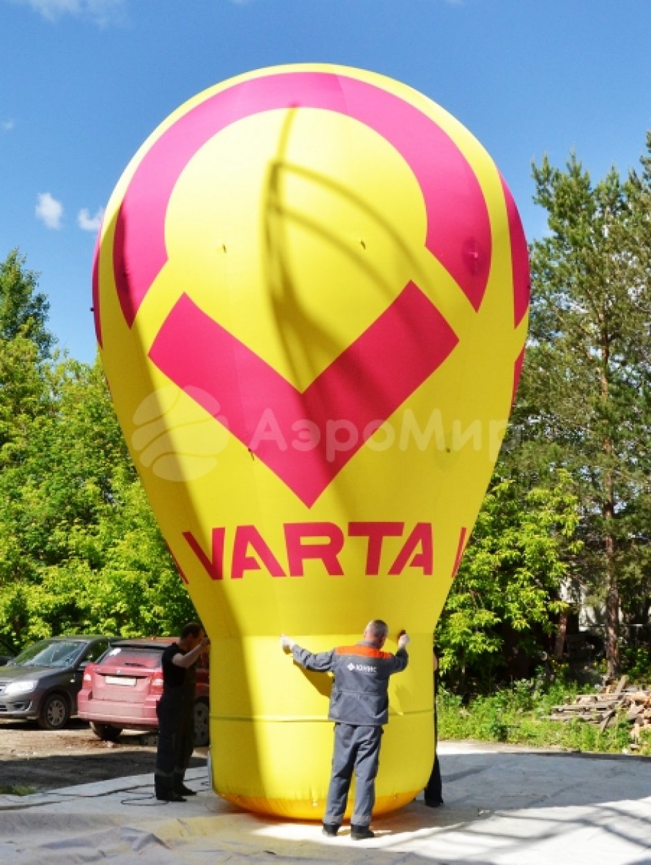 Надувной рекламный шар ламповидной формы с логотипом
