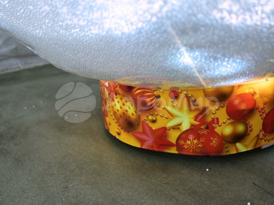 Ёлочный шар с игрушкой внутри — с эффектом вращения и яркой подсветкой