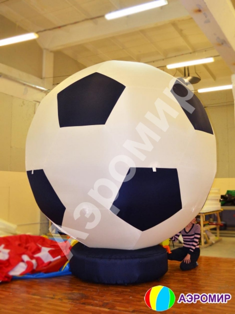 Надувной рекламный шар на опоре круглой формы с логотипом