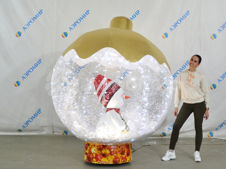 Ёлочный шар с игрушкой внутри — с эффектом вращения и яркой подсветкой