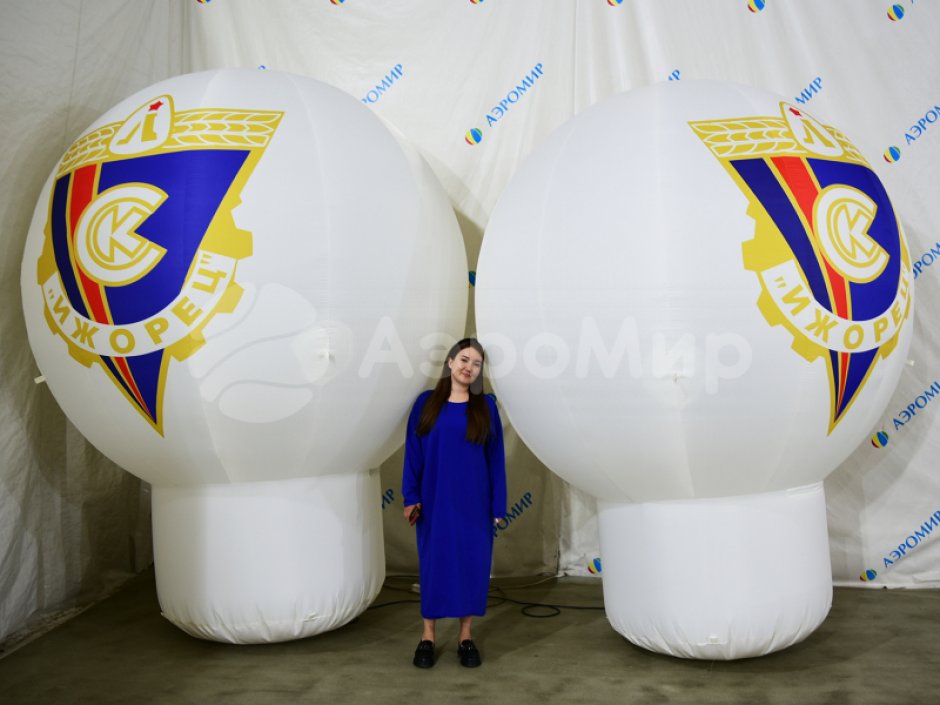 Надувной рекламный шар на опоре круглой формы с логотипом