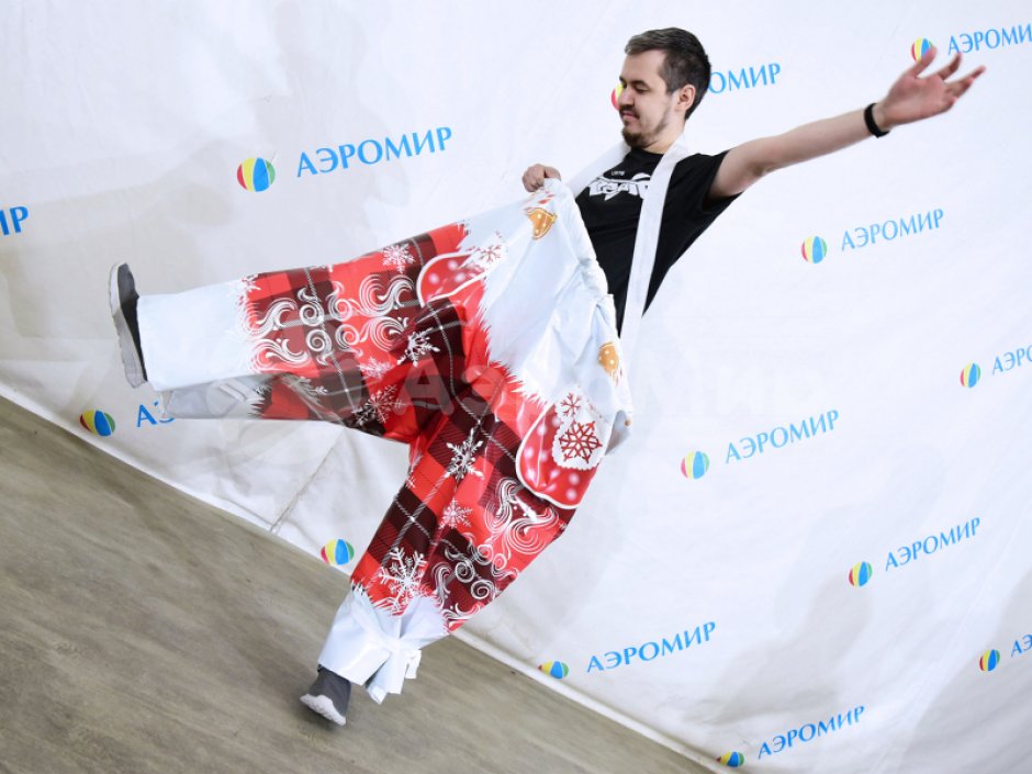 Штаны-ловуны — весёлый командный аттракцион для эстафет, корпоративов и детских праздников