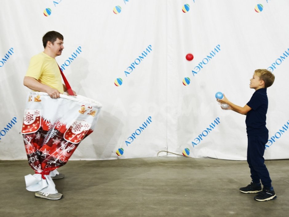 Гигантские штаны-ловуны Деда Мороза