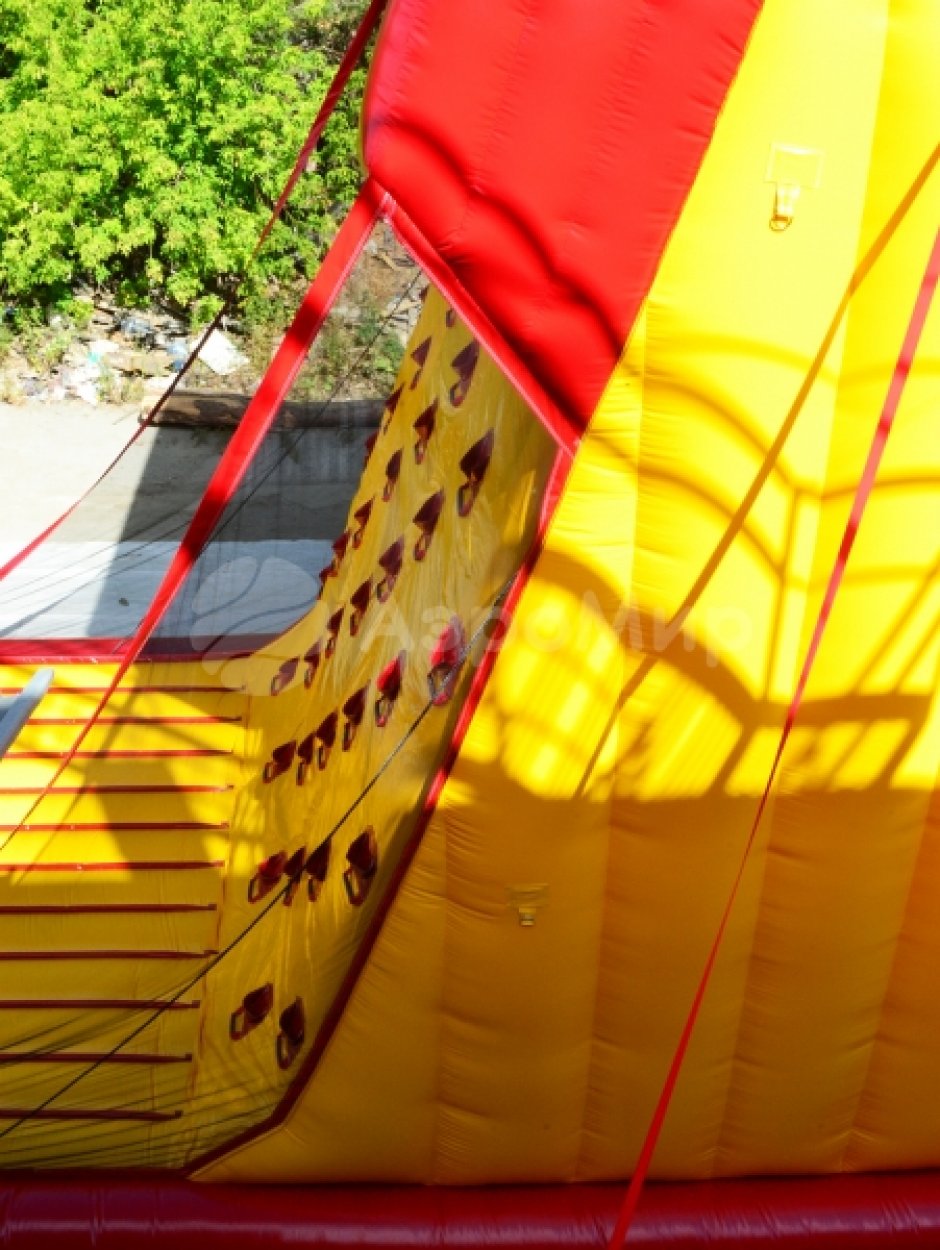 Надувной скалодром