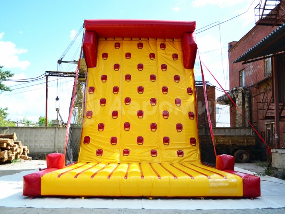 Надувной скалодром