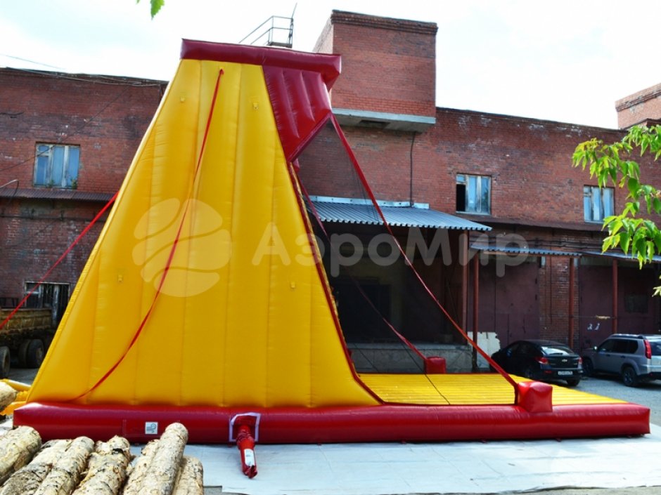 Надувной скалодром