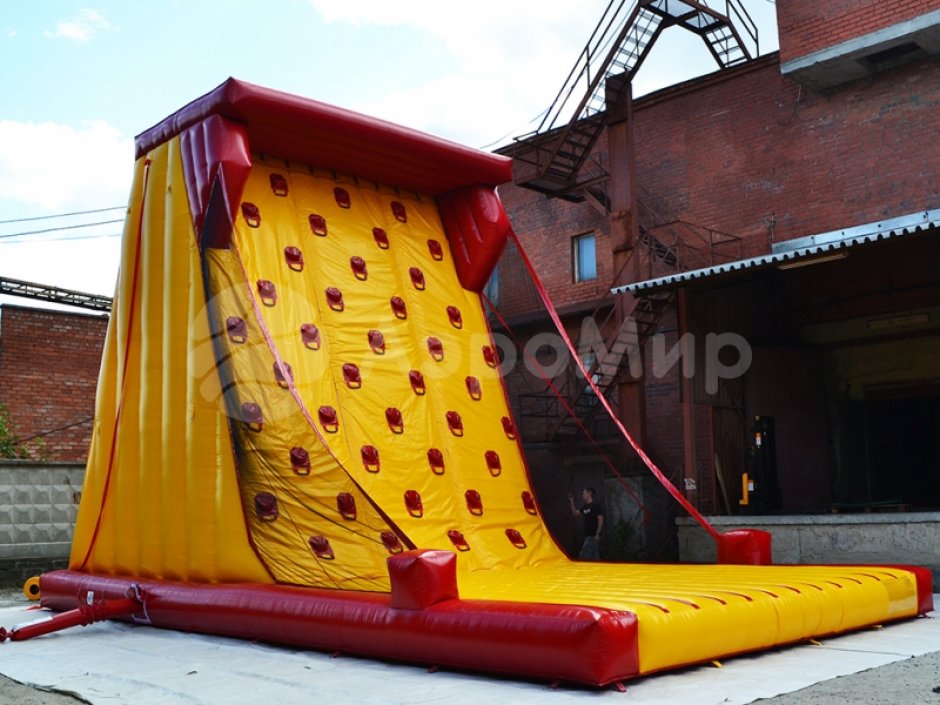 Надувной скалодром