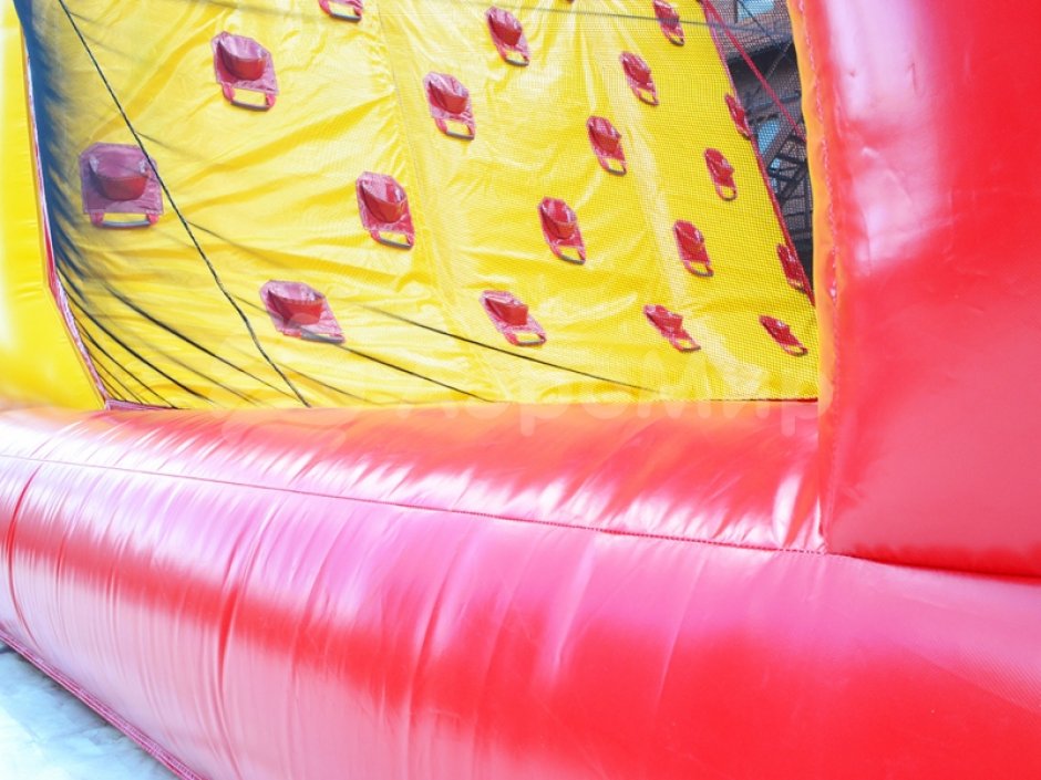 Надувной скалодром