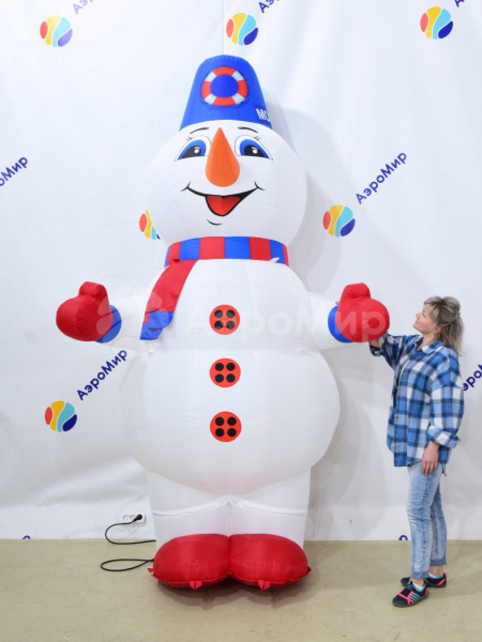 Новогодняя надувная фигура Снеговик из искусственного меха