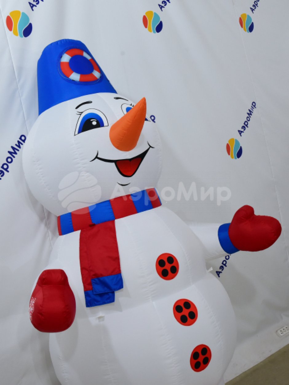 Новогодняя надувная фигура Снеговик из искусственного меха