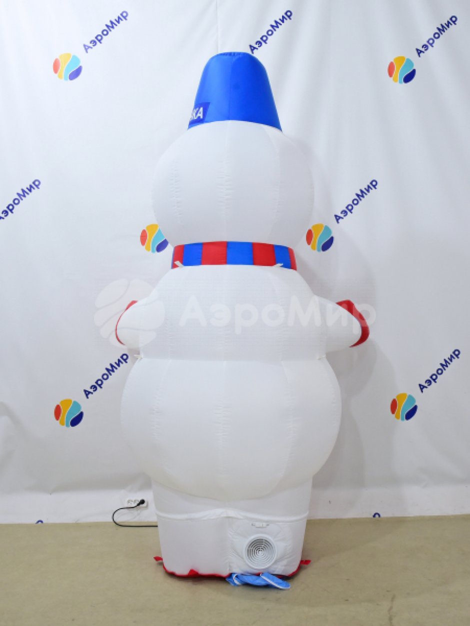 Новогодняя надувная фигура Снеговик из искусственного меха