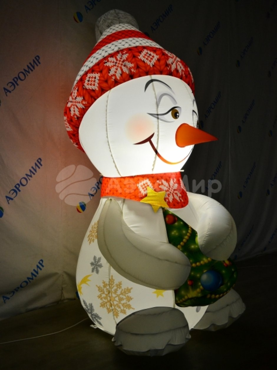 Надувной Снеговик с ёлкой — большая уличная фигура с подсветкой