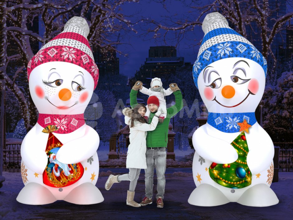 Надувной Снеговик с ёлкой — большая уличная фигура с подсветкой