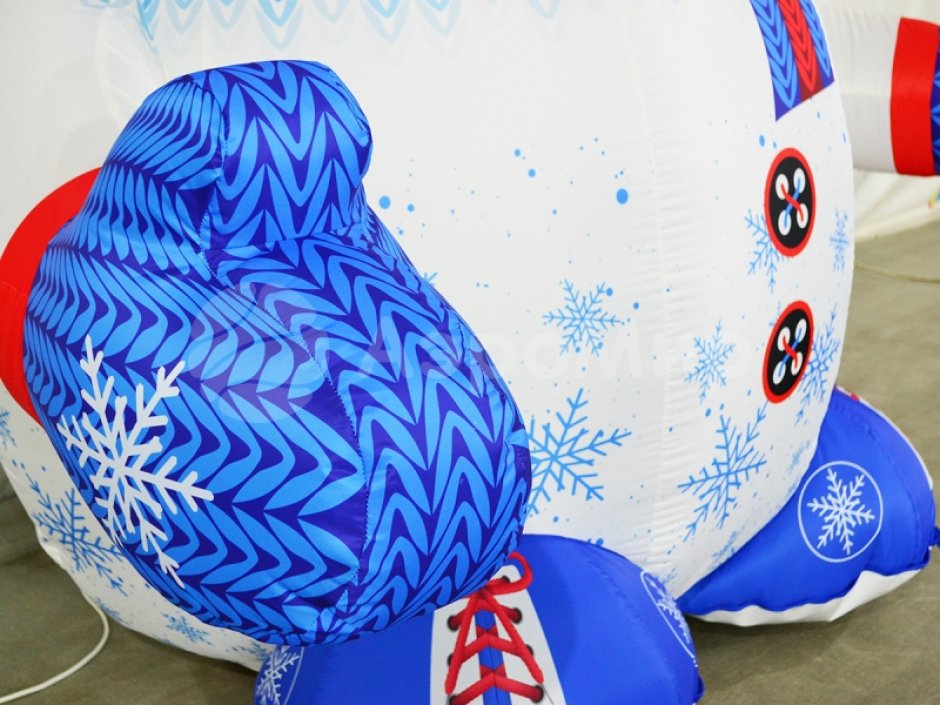 Надувной снеговик Стандарт 2.0 для улицы с подсветкой