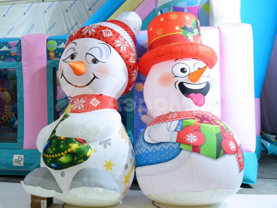 Надувной Снеговик в шапке для улицы с подсветкой